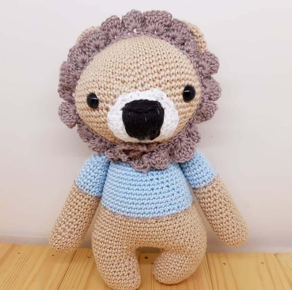 Leone pupazzo amigurumi ad uncinetto